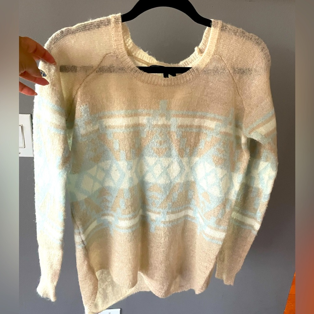 Lightweight sweater